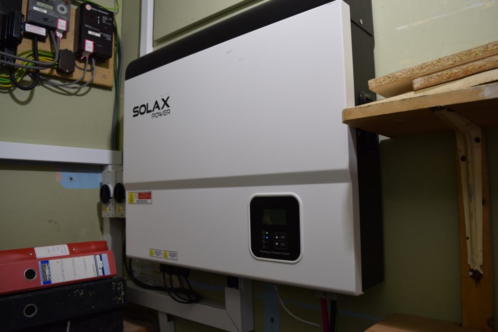 Solar power inverter